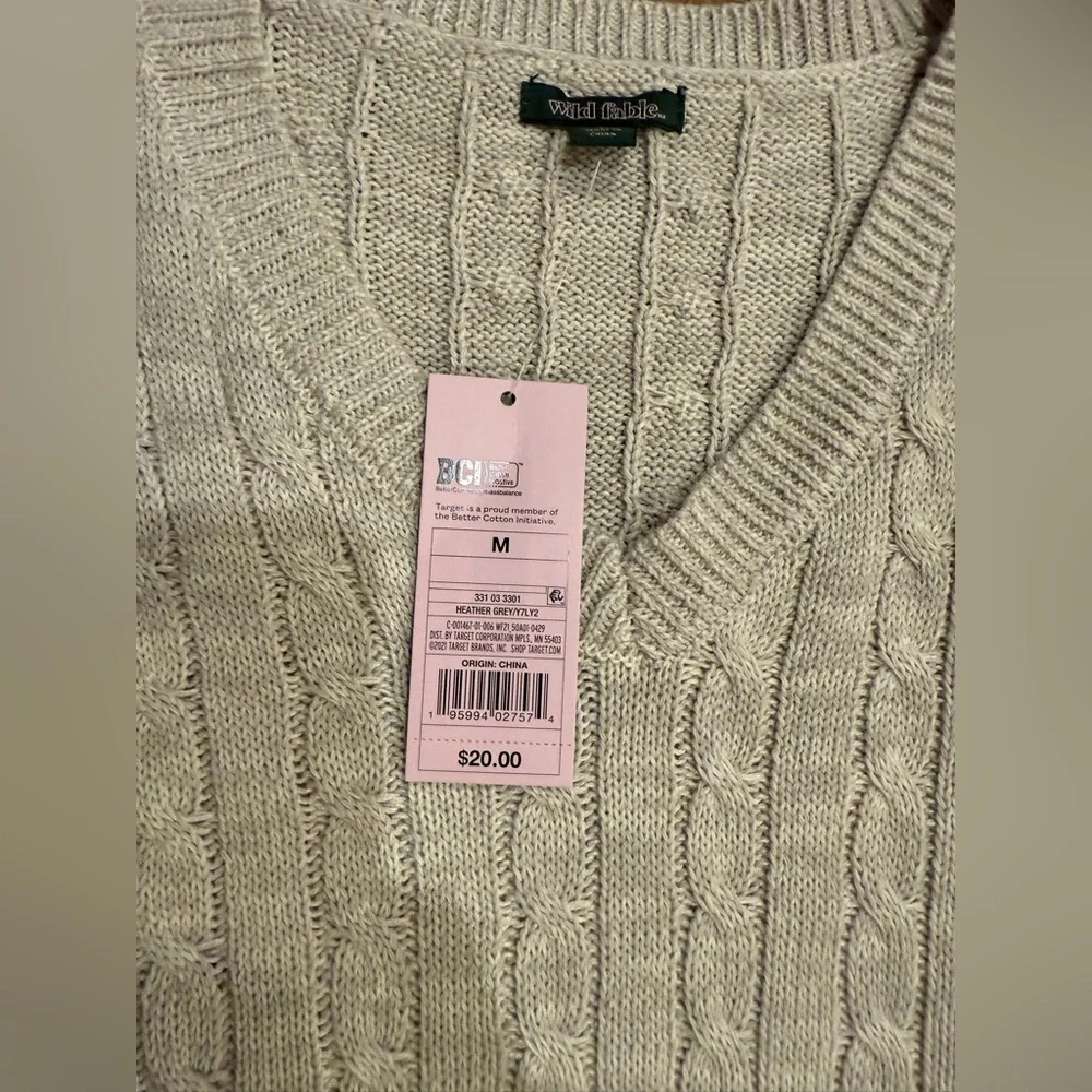 Cable Knit Sleeveless Sweater Vest - Picture 2 of 3